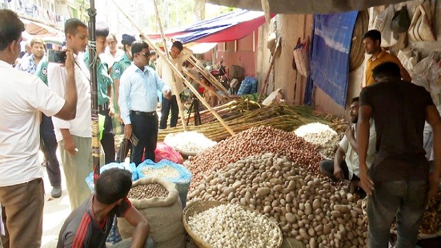 মূল্য তালিকা-ক্রয় রশিদ না থাকায় ৩ ব্যবসায়ীর জরিমানা