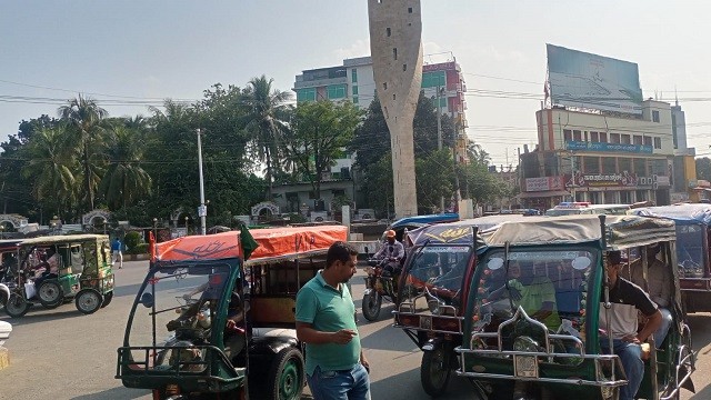 দ্বিতীয় দফার অবরোধেও আন্ত:যান চলাচল স্বাভাবিক, মহাসড়কে অগ্নিসংযোগ