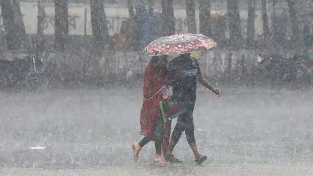 যেসব জায়গায় হতে পারে বজ্রসহ বৃষ্টি