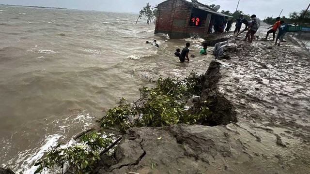 ঘূর্ণিঝড় রেমালের তাণ্ডবে নিহত বেড়ে ১০