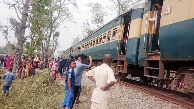 ট্রেনের নিচে ঝাঁপ দিয়ে যুবকের আত্মহত্যা