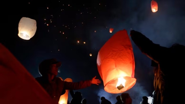 নববর্ষের ফানুসে দগ্ধ ৩