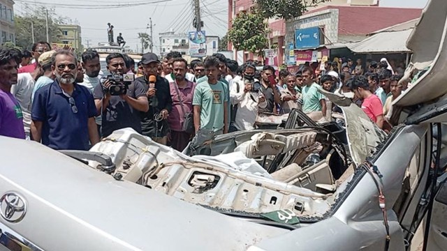 বগুড়ায় বাস-প্রাইভেটকার সংঘর্ষে নিহত ৩