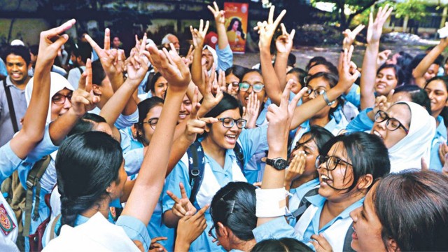 জিপিএ-৫ ও পাসের হারে এগিয়ে মেয়েরা