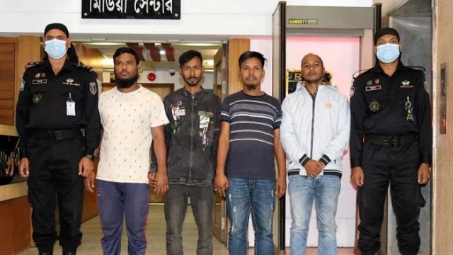 ‘বাসে আগুন দিলেই ১০ হাজার, সেই ভিডিও পাঠাতে হয় হোয়াটসঅ্যাপে’