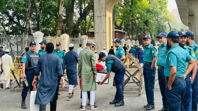 ঈদগাহে প্রবেশে কড়া নিরাপত্তা