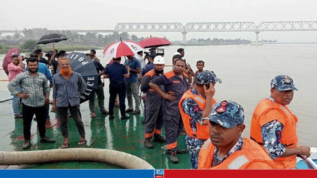 রেলসেতুতে ধাক্কা লেগে ডুবল কার্গো জাহাজ, নিখোঁজ ২