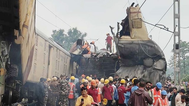 দার্জিলিংয়ে ট্রেনের সংঘর্ষে নিহত বেড়ে ৮