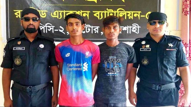 মান্দায় অটোরিকশার চালক হত্যায় ২ আসামি গ্রেপ্তার