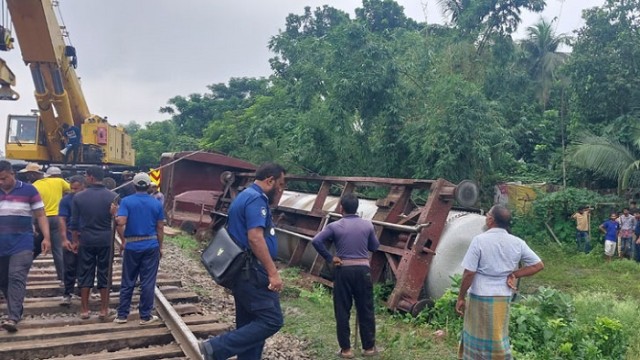 খুলনার সঙ্গে সারাদেশের রেল যোগাযোগ বন্ধ