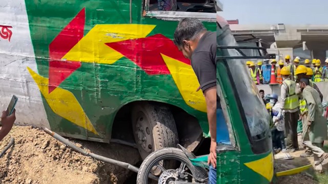 থার্ড টার্মিনালের বাউন্ডারি ভেঙে ১ জনের মৃত্যু