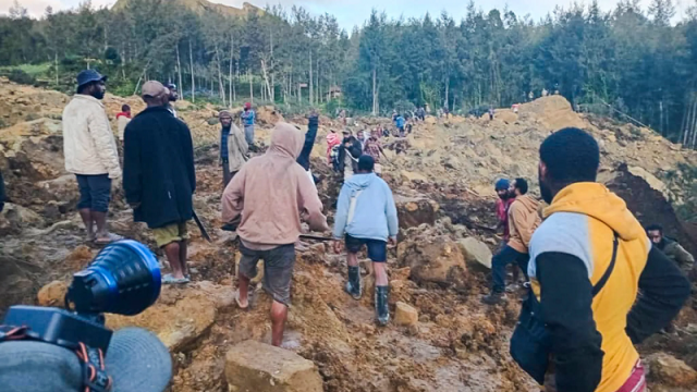 পাপুয়া নিউগিনিতে ভূমিধস, শতাধিক মানুষের মৃত্যুর শঙ্কা