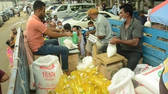 ৭০ টাকায় চিনি ১০০ টাকায় সয়াবিন তেল দিবে টিসিবি