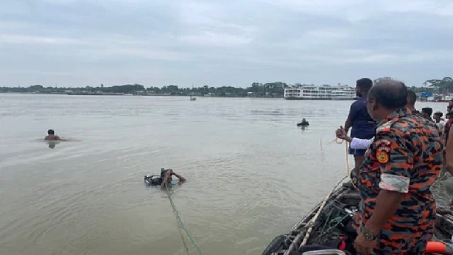 মেঘনা নদীতে গোসলে নেমে স্ত্রীর চোখের সামনে তলিয়ে গেলেন স্বামী