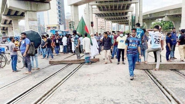 ৬ ঘণ্টা পর রাজধানীর সঙ্গে রেল যোগাযোগ শুরু