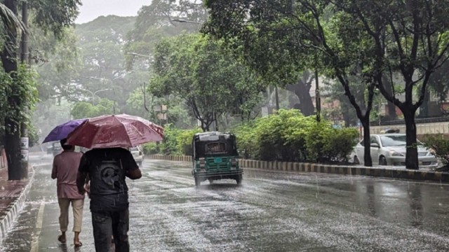 রাজধানীতে ভোর থেকে ঝুম বৃষ্টি