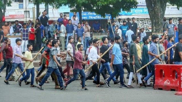 ছাত্রলীগের দখলে টিএসসি