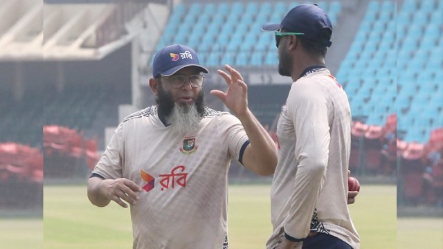 সাকিব-মুশফিকের প্রশংসায় পঞ্চমুখ স্পিন কোচ মুশতাক