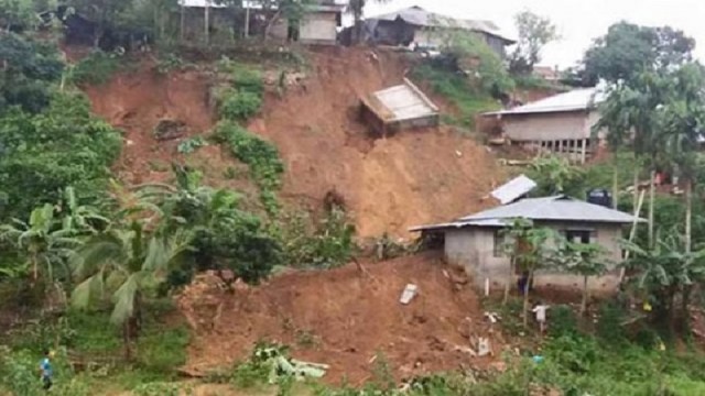 কক্সবাজারে পাহাড়ধসে একই পরিবারের ৩ জনের মৃত্যু