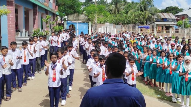 শেখ মুজিবের নাম বাদ দিয়ে প্রাথমিক স্কুলের নতুন শপথবাক্য