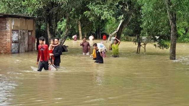 বন্যায় ১১ জেলায় ১০ লাখ পরিবার পানিবন্দি