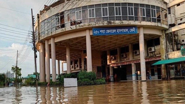 বন্যার্তের চিকিৎসায় ফেনীতে ১৪ ডেডিকেটেড হাসপাতাল