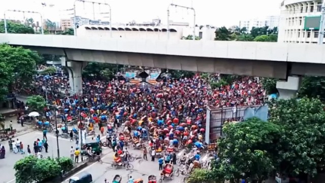 রিকশা-অটো রিকশা চালকদের পাল্টাপাল্টি কর্মসূচি